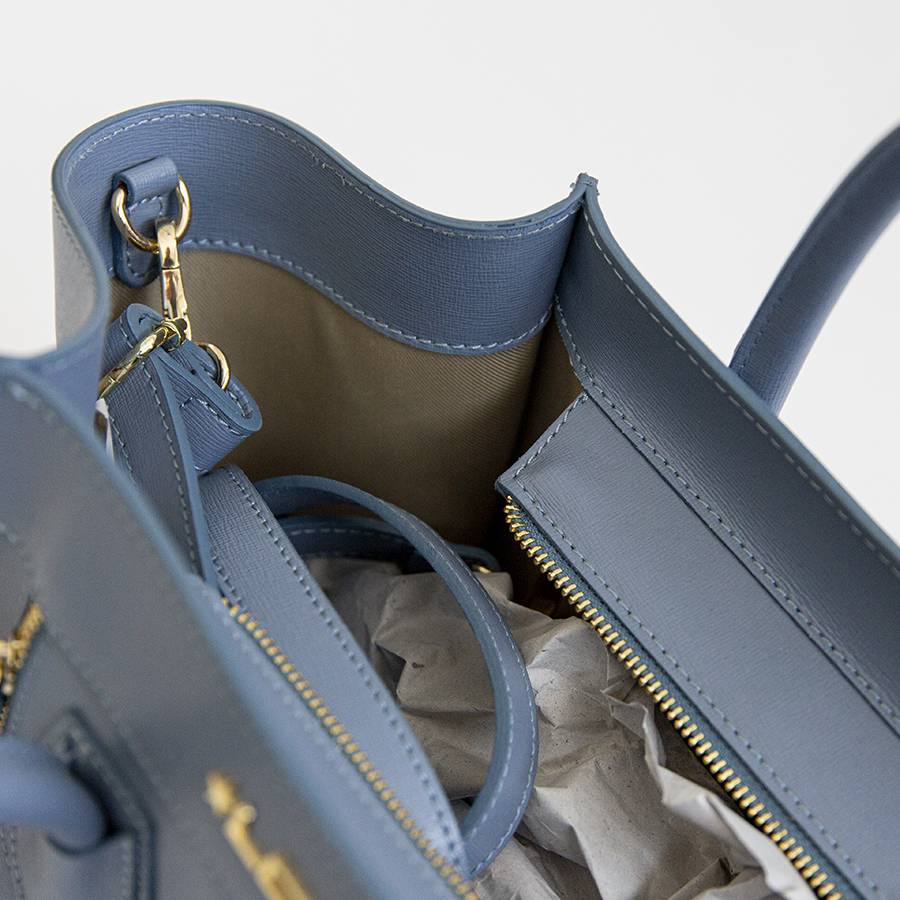 Laura Di Maggio ALIA – Borsa a trapezio in pelle saffiano avio Novità