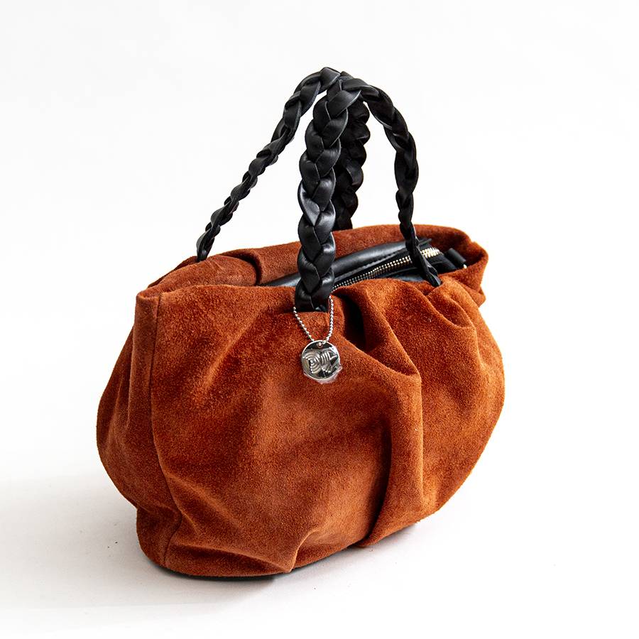 Laura Di Maggio TENDER – Bauletto con manico a treccia in camoscio mattone Soddisfazione Garantita