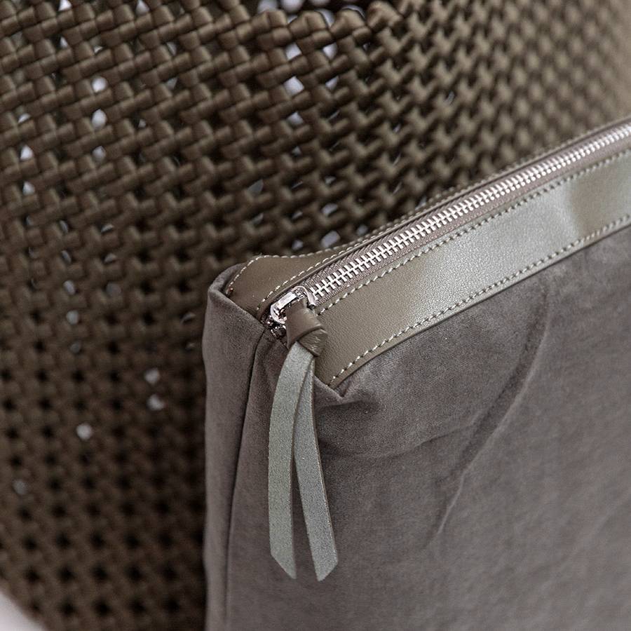Laura Di Maggio KENDRA – Borsa intrecciata in raso taupe In Saldo
