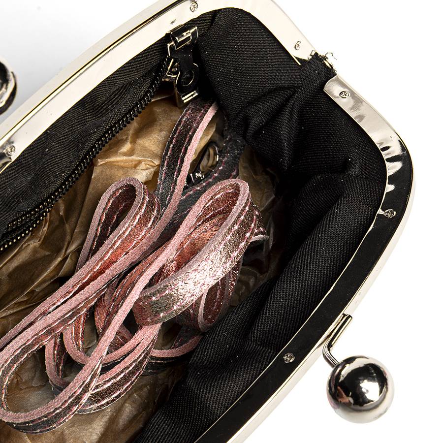 Laura Di Maggio CLUTCH – borsetta in pelle laminata cipria Italia