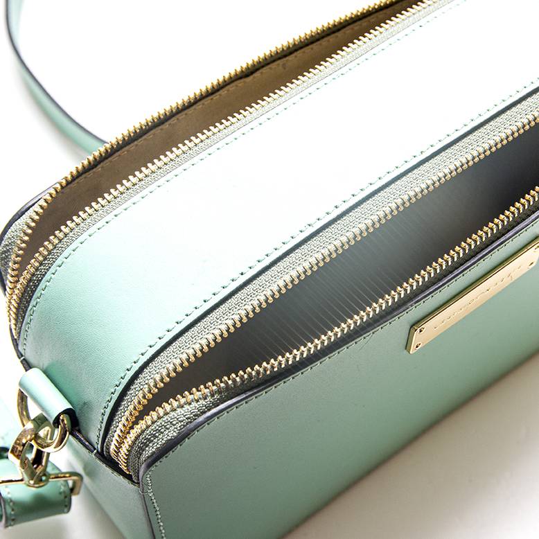Laura Di Maggio ANDY – Borsa saponetta in pelle turchese Consegna Veloce