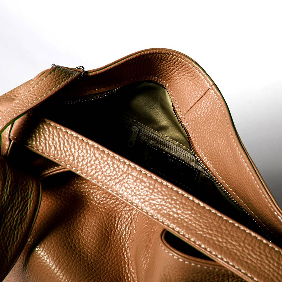 Laura Di Maggio VENICE – Zaino/borsa in pelle dollaro cuoio In Vendita