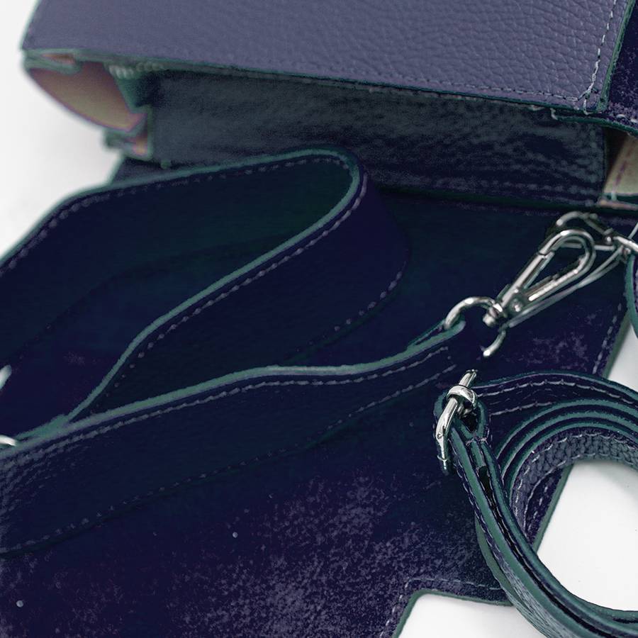 Laura Di Maggio BIJOUX – Postina in pelle dollaro e camoscio blu In Vendita