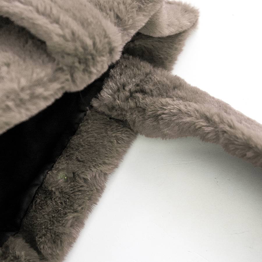 Laura Di Maggio FLUFFY – Maxi shopping in pelliccia ecologica beige Ultimo giorno