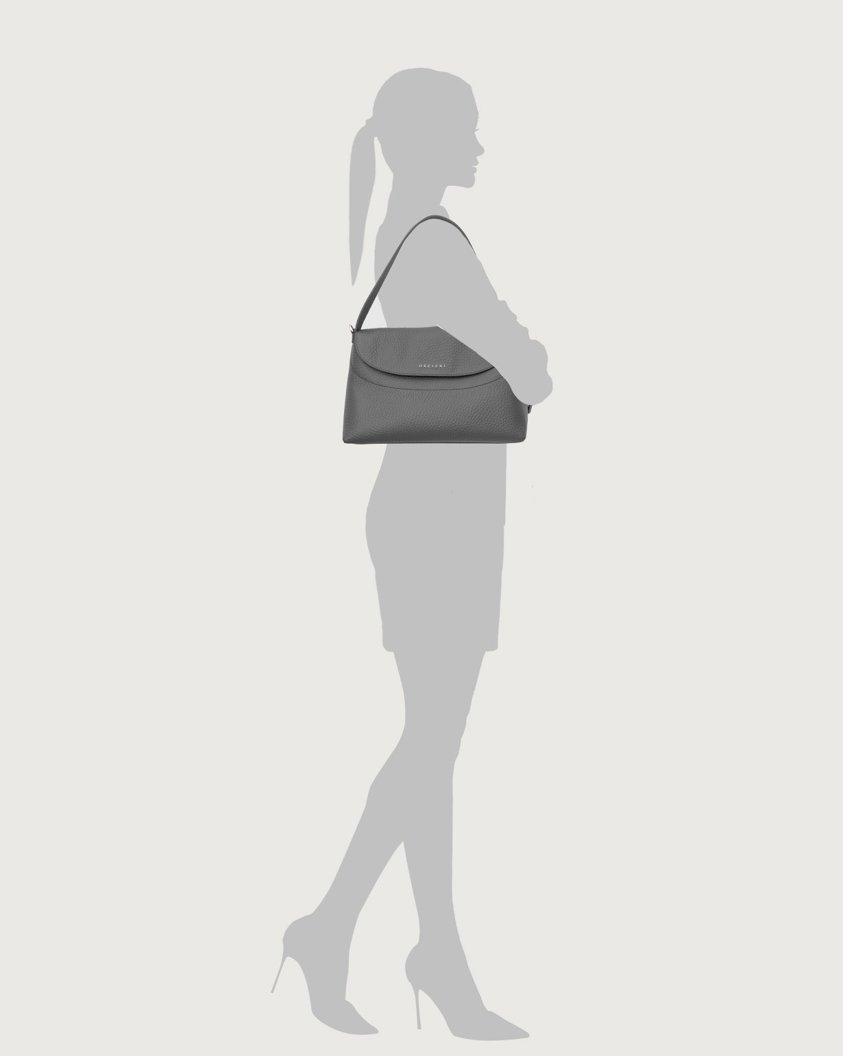 Orciani Borsa a spalla Nana Soft in pelle martellata con tracolla Moda
