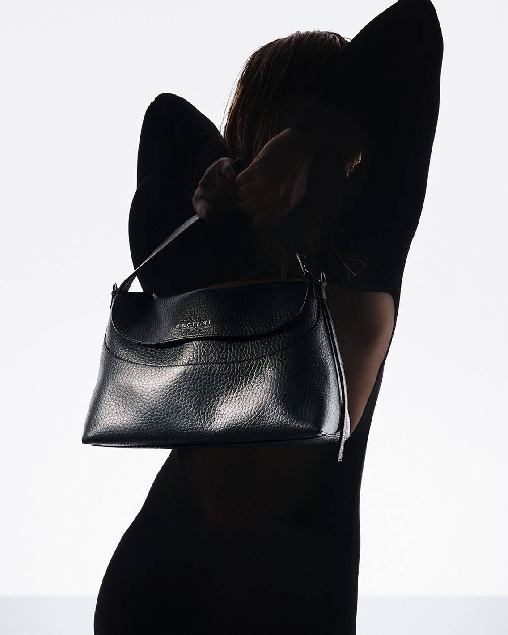 Orciani Borsa a spalla Nana Soft in pelle martellata con tracolla 2025