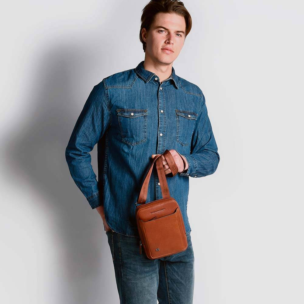Piquadro Pocket crossbody bag with iPad®mini compartment Italia