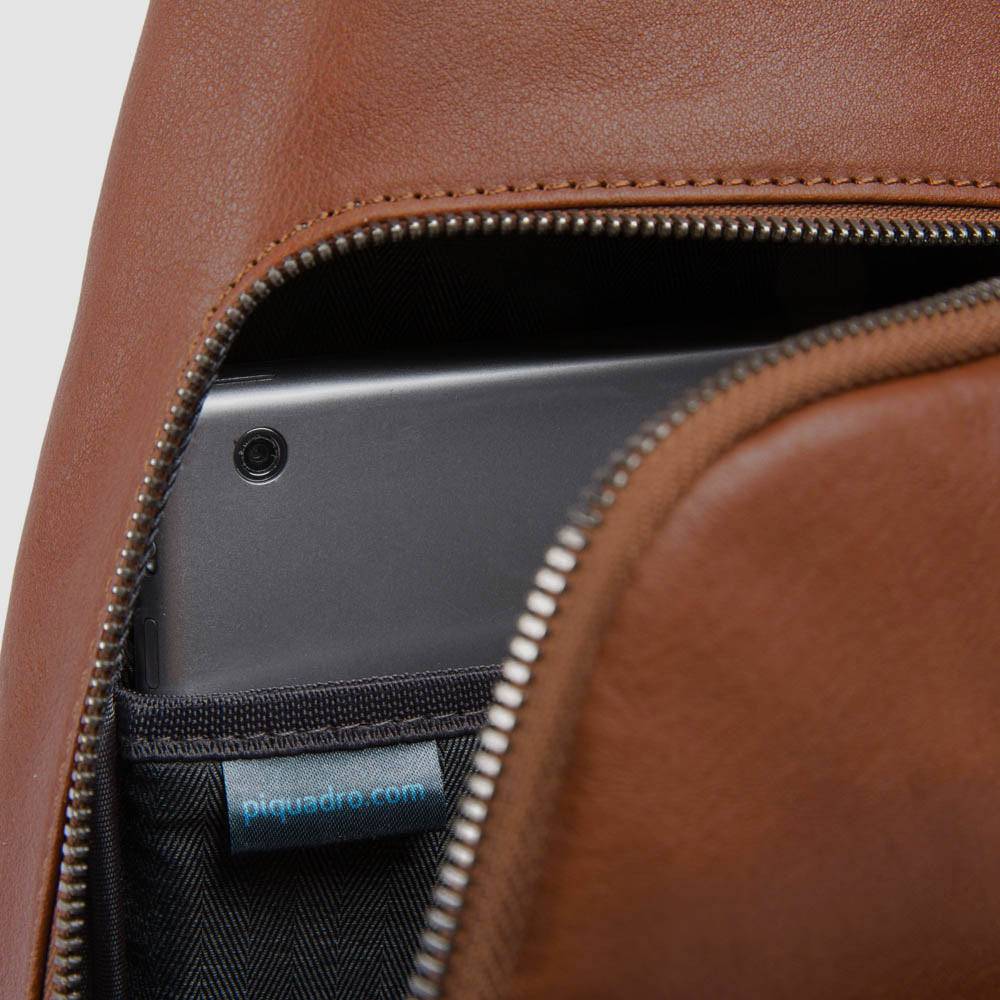 Piquadro Mono sling bag with iPad® compartment Nuovo