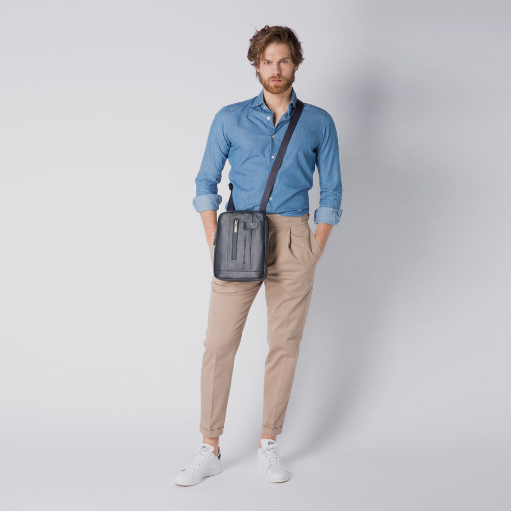 Piquadro iPad®10,5"/iPad 9,7" crossbody bag Italia