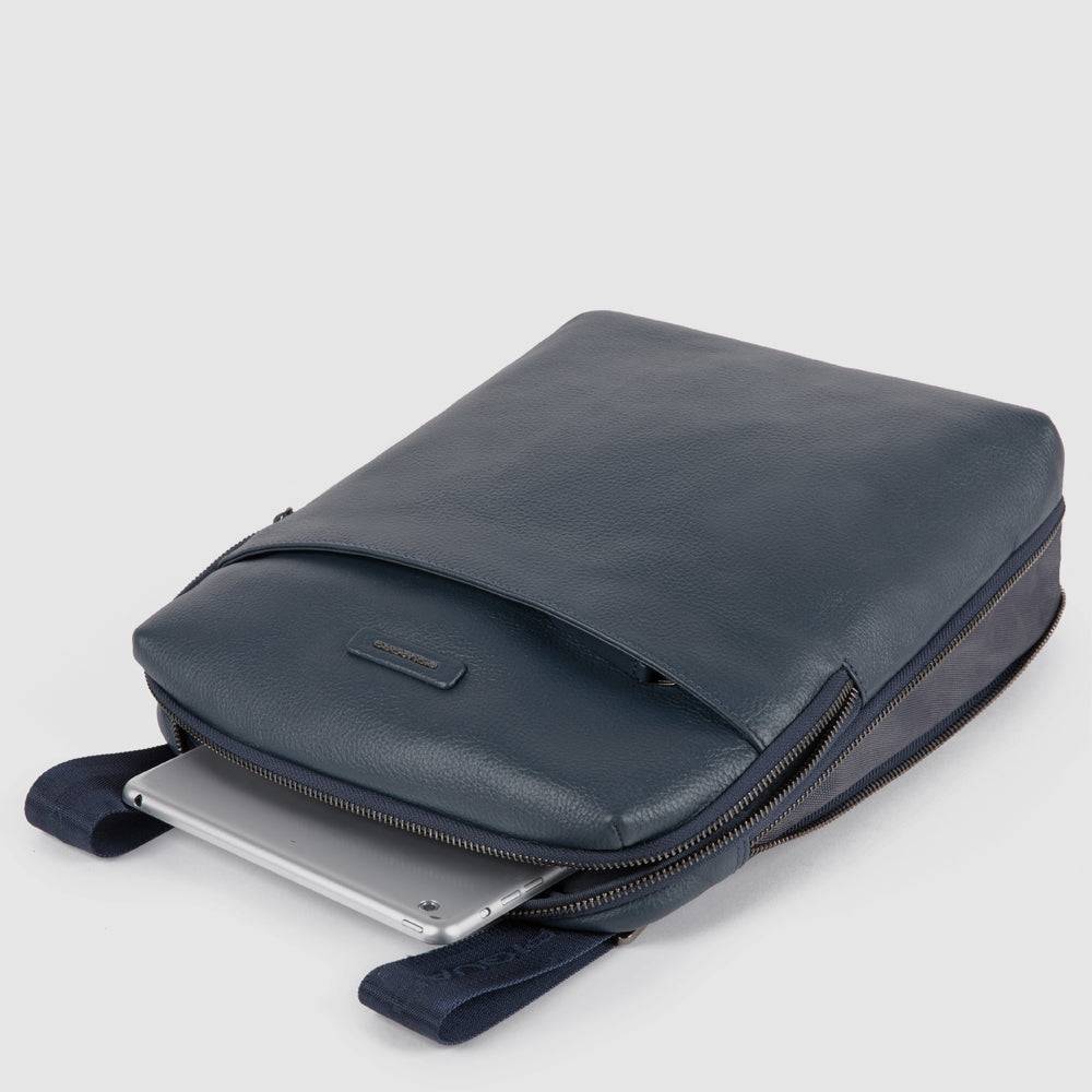 Piquadro Expandable iPad® crossbody bag with front pocket Qualità
