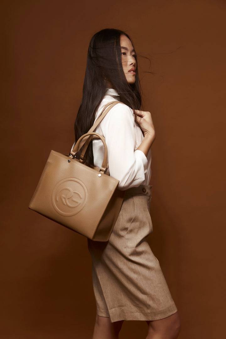 Roberta Gandolfi Roberta Pelle medium Borsa a mano in pelle con doppi spallacci per essere portata a spalla e tramezza Online