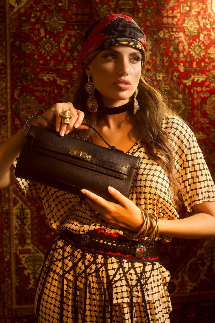 Roberta Gandolfi Jade cluch borsa in pelle con chiusura manico retrattile e tracolla staccabile e regolabile In Linea