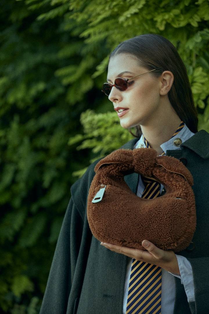 Roberta Gandolfi Bunny Teddy mini bag in shearling con tracolla in pelle staccabile Offerta