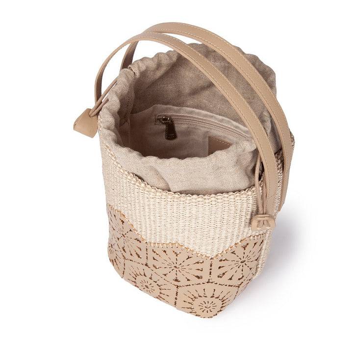 Roberta Gandolfi Giulia Bucket in rafia e pelle il pannello tagliato al laser è interamente cucito a mano con tracolla staccabile Offerta migliore