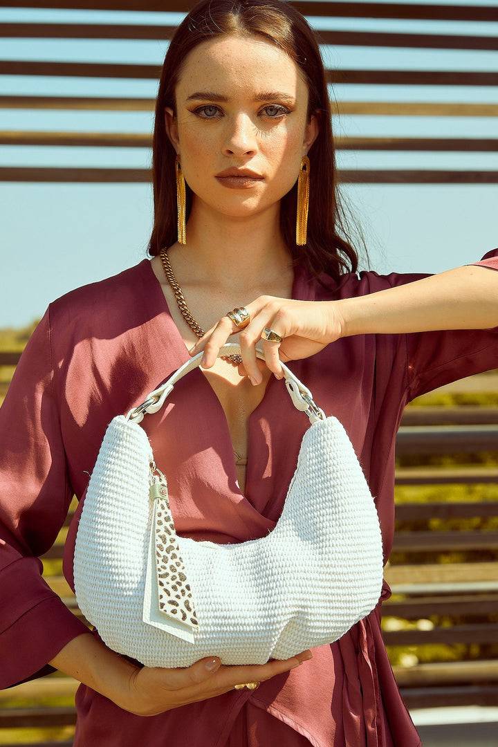 Roberta Gandolfi Beatrice Hobo small in raffia e finiture in pelle con dettaglio animalier e tracolla staccabile Acquista Ora