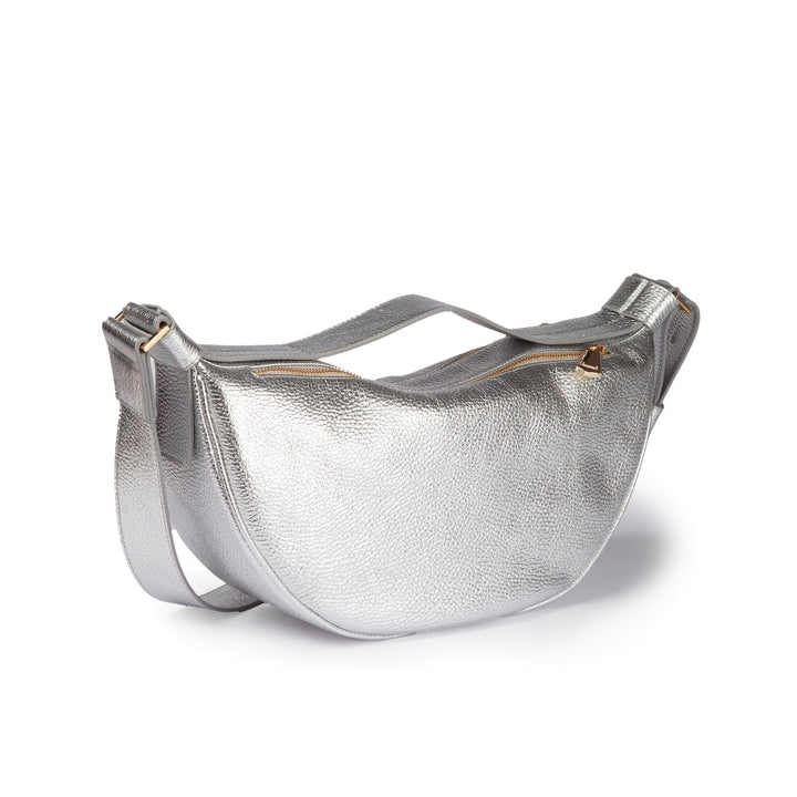 Roberta Gandolfi Micol Banana small cross body in vitello martellato metal con tracolla regolabile In Vendita