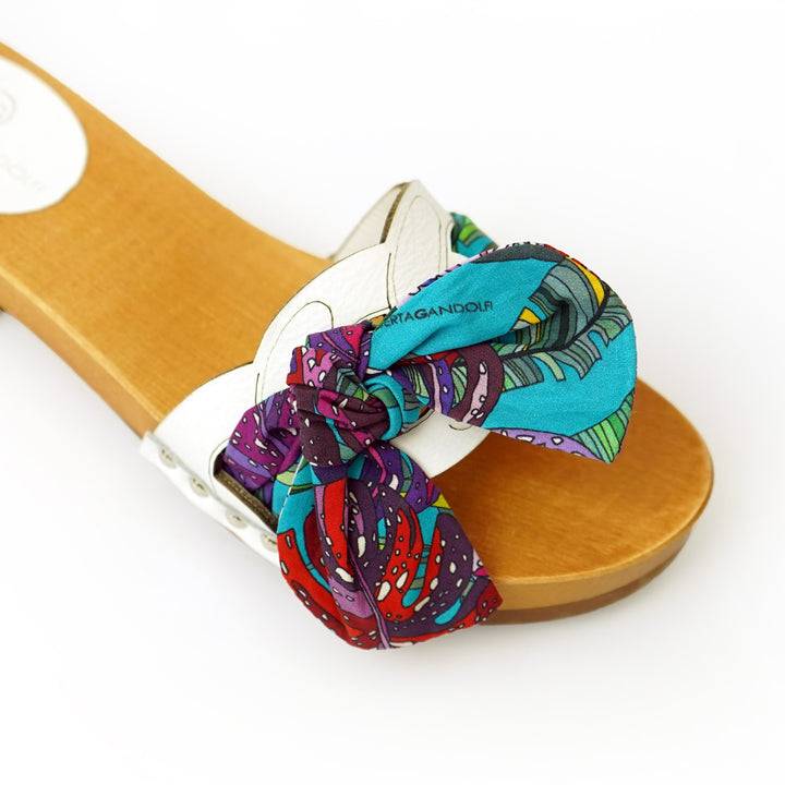 Roberta Gandolfi Lola Chain sandali in legno e pelle di vitello con fiocco stampa tropical Sottocosto