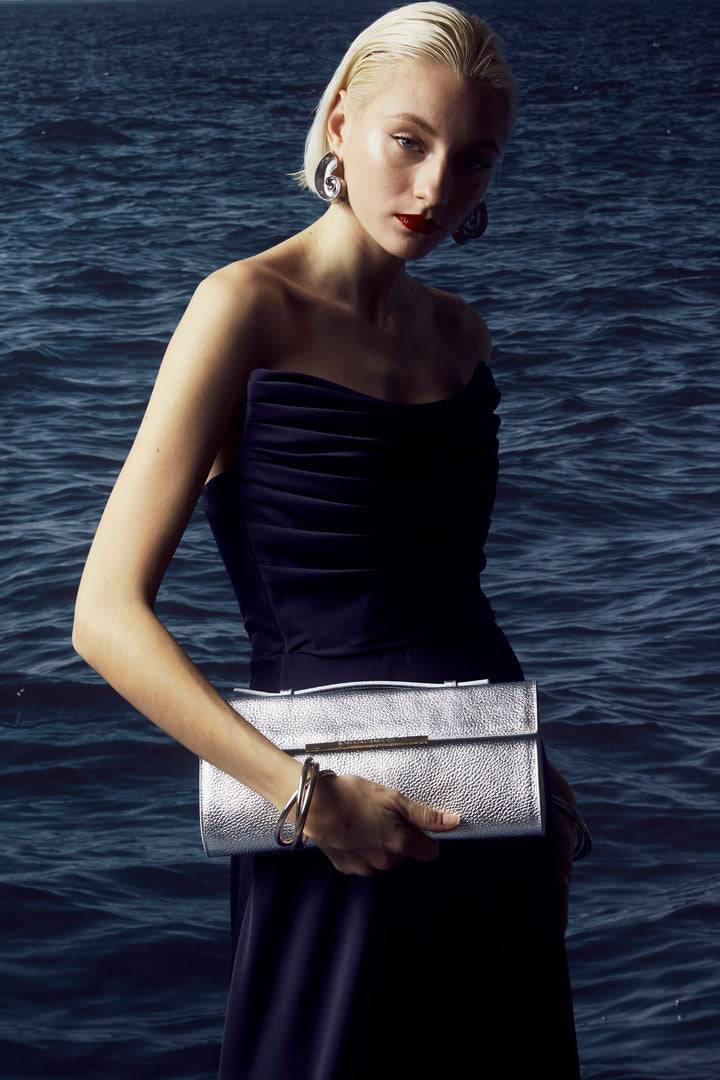 Roberta Gandolfi Julia cluch in pelle metalizzata e manico retrattile e tracolla staccabile e regolabile Only for today