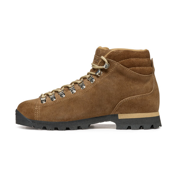 Scarpa PRIMITIVE Reinterprets the tradition style in a modern key Nuova