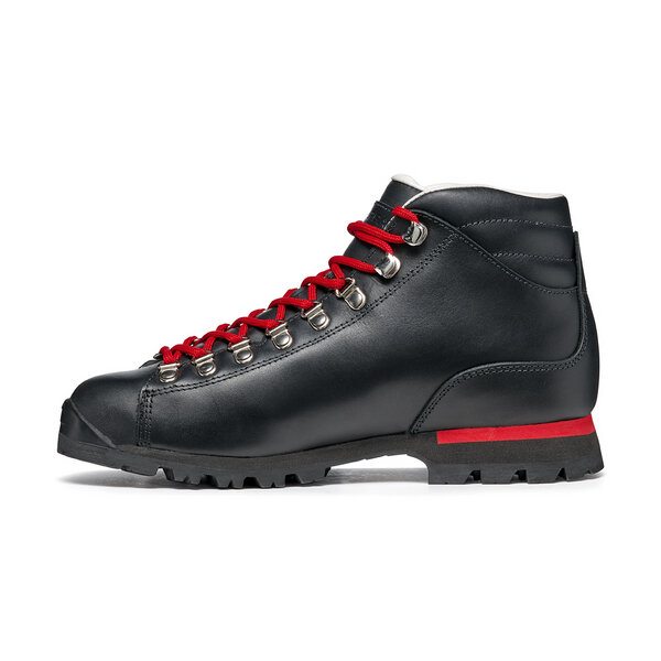 Scarpa PRIMITIVE Reinterprets the tradition style in a modern key Moda