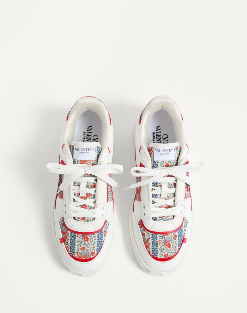 Valentino Handbags Sneaker Low Top Freedots In Vitello E Tessuto Voyage Imaginaire per Uomo in Bianco/multicolor/corallo | Valentino IT 2025