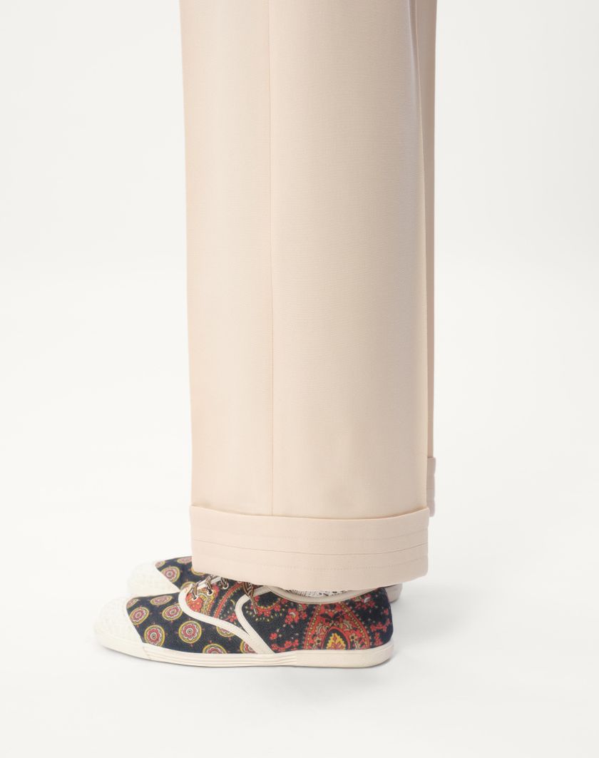 Valentino Handbags Pantalone In Gabardina Di Lana Con Risvolto per Uomo in Burro | Valentino IT Promozione