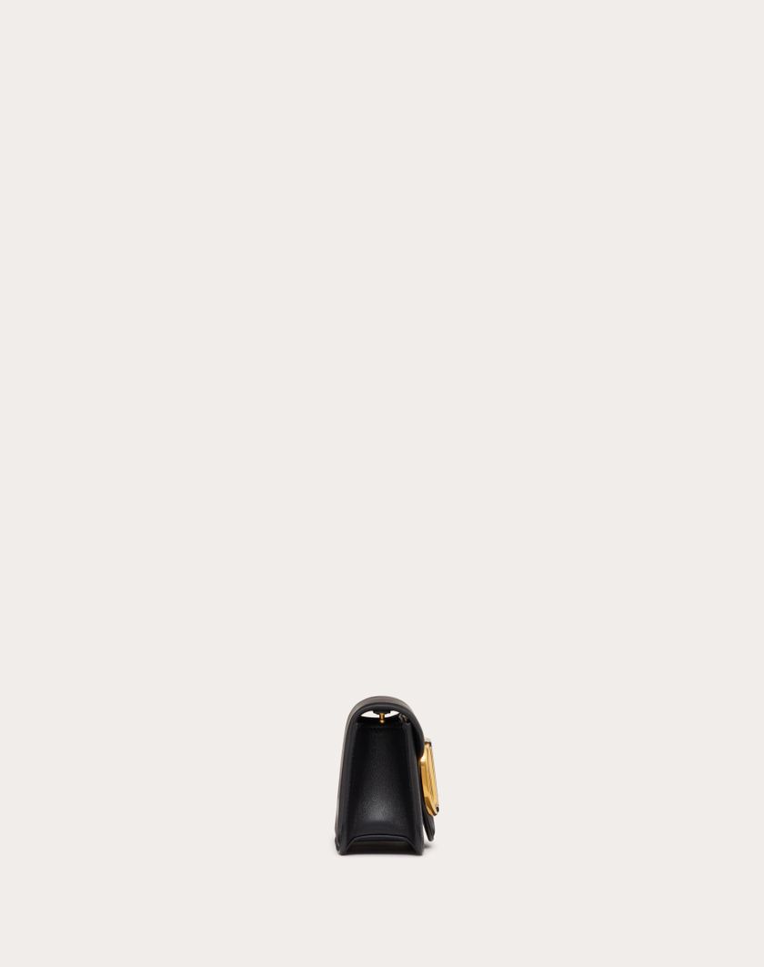 Valentino Handbags Borsa Piccola A Spalla Valentino Garavani Locò In Vitello per Donna in Nero | Valentino IT Saldi Di Fabbrica