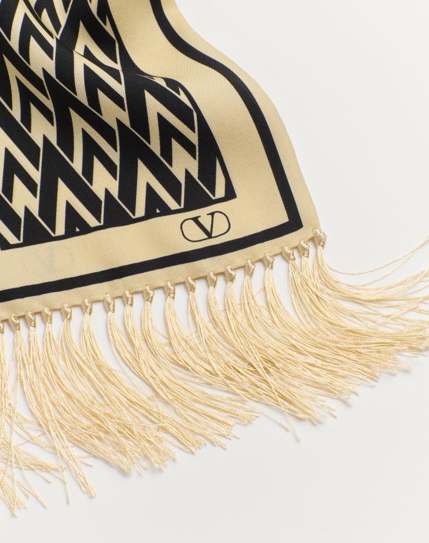 Valentino Handbags Scarf Bandeaux Toute La V In Seta Con Frange per Uomo in Crema/nero | Valentino IT Shopping Online