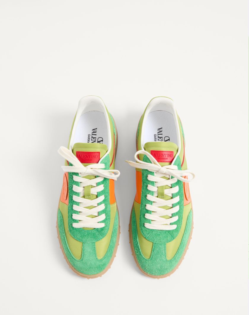 Valentino Handbags Sneaker Low Top Upvillage In Crosta E Nylon per Uomo in Acid Bluette | Valentino IT Novità