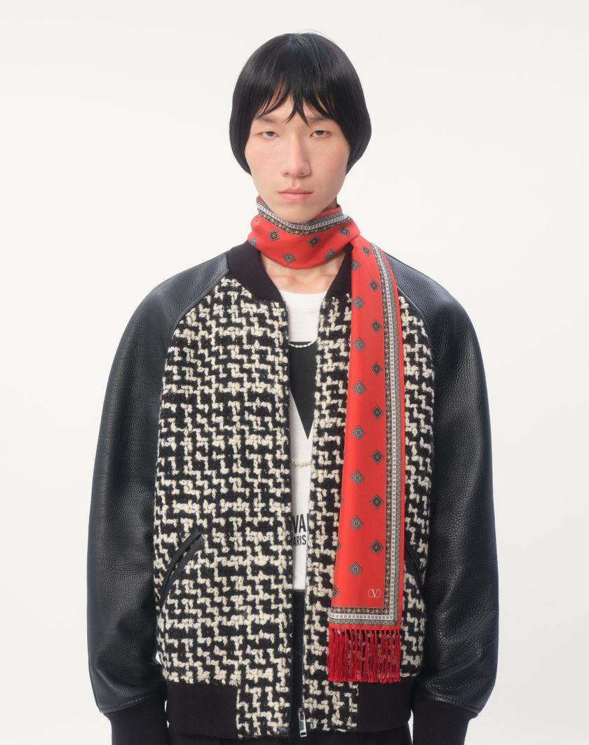 Valentino Handbags Scarf Bandeaux Chamber In Seta Con Frange per Uomo in Arancione/bianco/beige/crema | Valentino IT Offerta