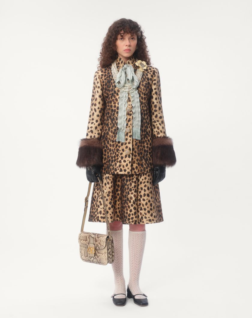 Valentino Handbags Caban In Panno Stampato Giaguaro Spots per Donna in Animalier | Valentino IT Sottocosto