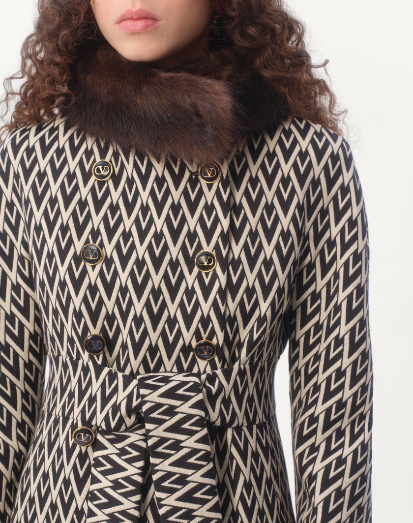 Valentino Handbags Cappotto In Jacquard Toute La V per Donna in Nero/avorio | Valentino IT Vendita