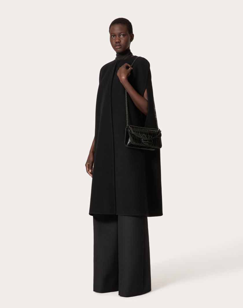 Valentino Handbags Cappa In Fluffy Cachemire Blend per Donna in Nero | Valentino IT Soddisfazione Garantita