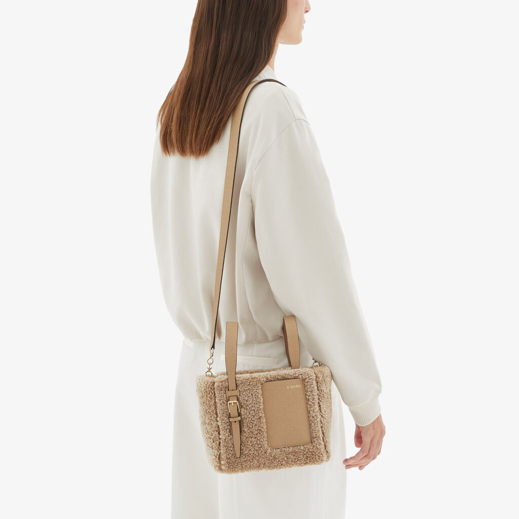 Valextra Borsa a secchiello da Donna in Shearling Beige | Valextra Soft Sottocosto
