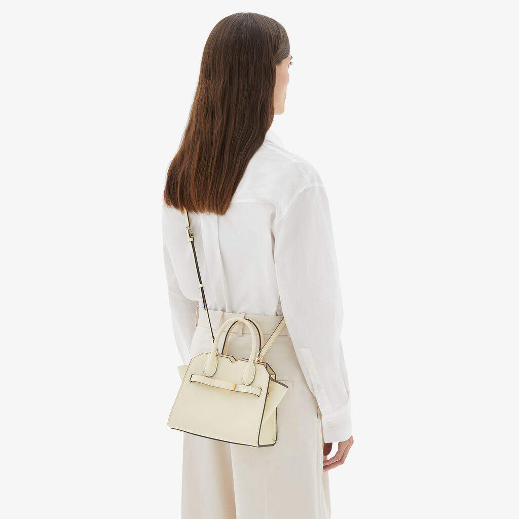 Valextra Borsa a Tracolla Milano Micro | Pelle di vitello Millepunte Soft | Bianco Pergamena | Valextra In Saldo