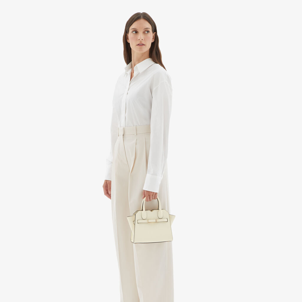 Valextra Borsa a Tracolla Milano Micro | Pelle di vitello Millepunte Soft | Bianco Pergamena | Valextra In Saldo