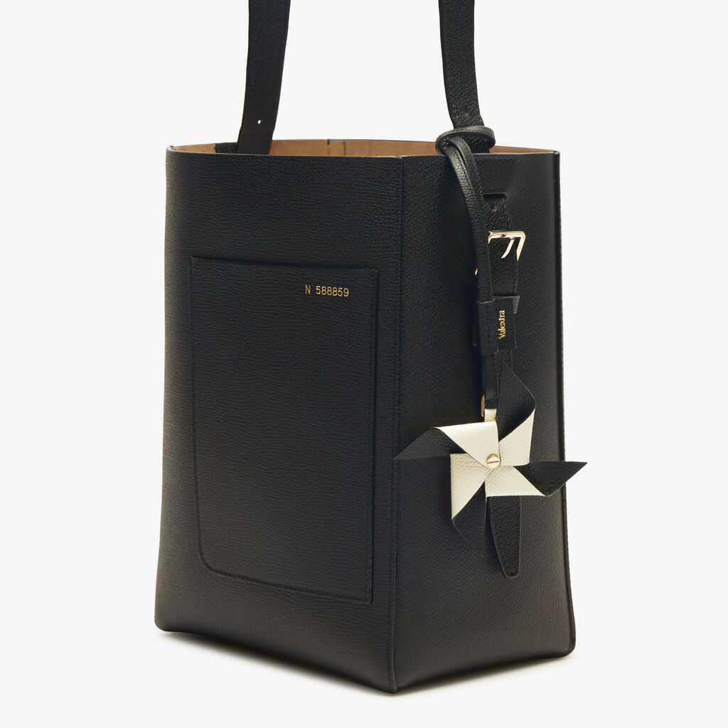 Valextra Charm Girandola | Pelle di vitello Millepunte | Nero/Bianco Pergamena | Valextra Consegna Veloce