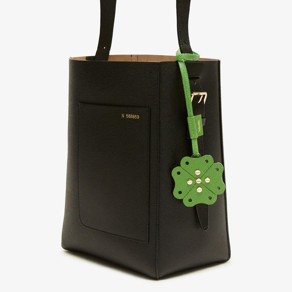 Valextra Charm Engineering Beauty Quadrifoglio | Pelle di vitello Millepunte | Verde Prato | Valextra Fino Al -60%