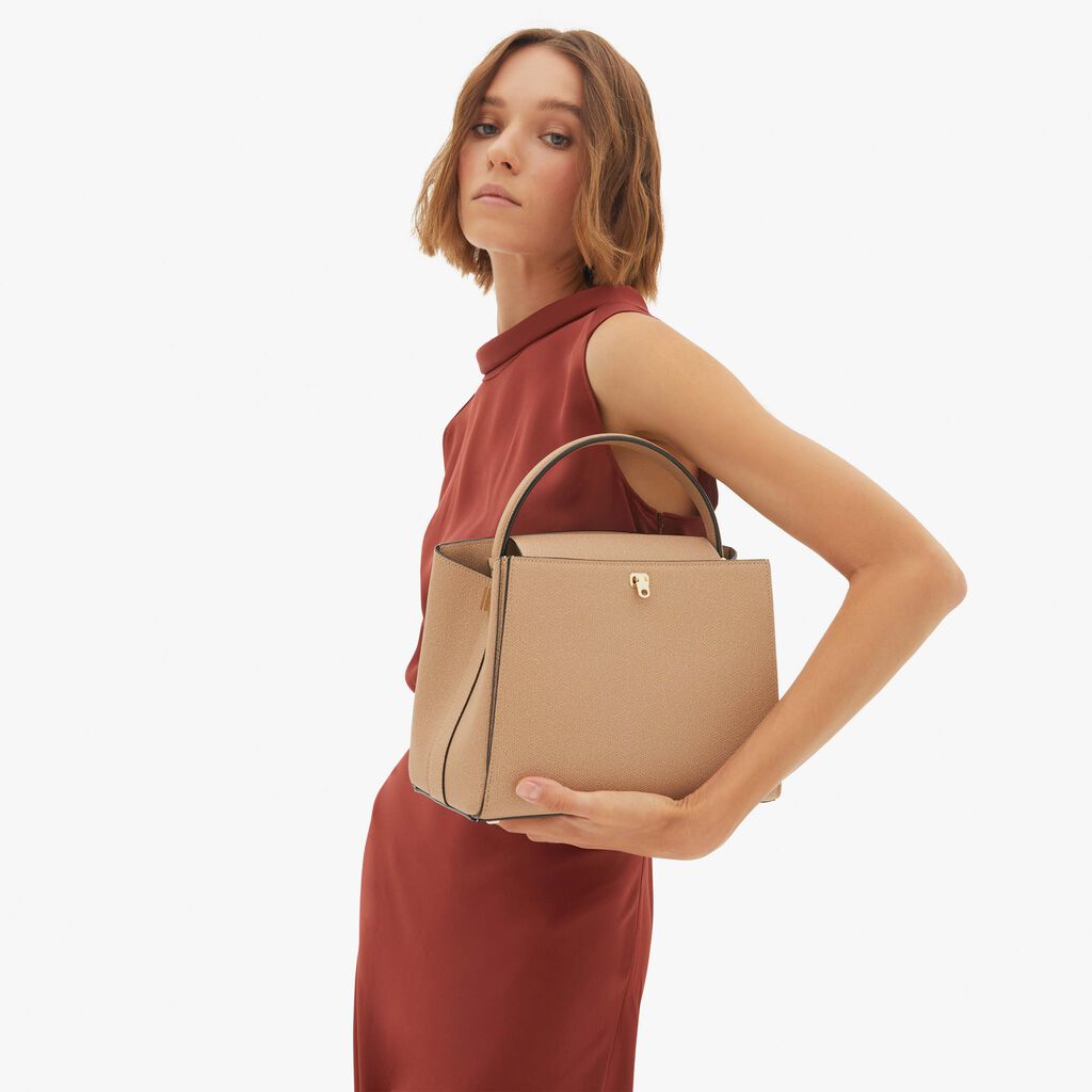 Valextra Borsetta a mano in Pelle Beige con tracolla | Valextra Brera Offerte