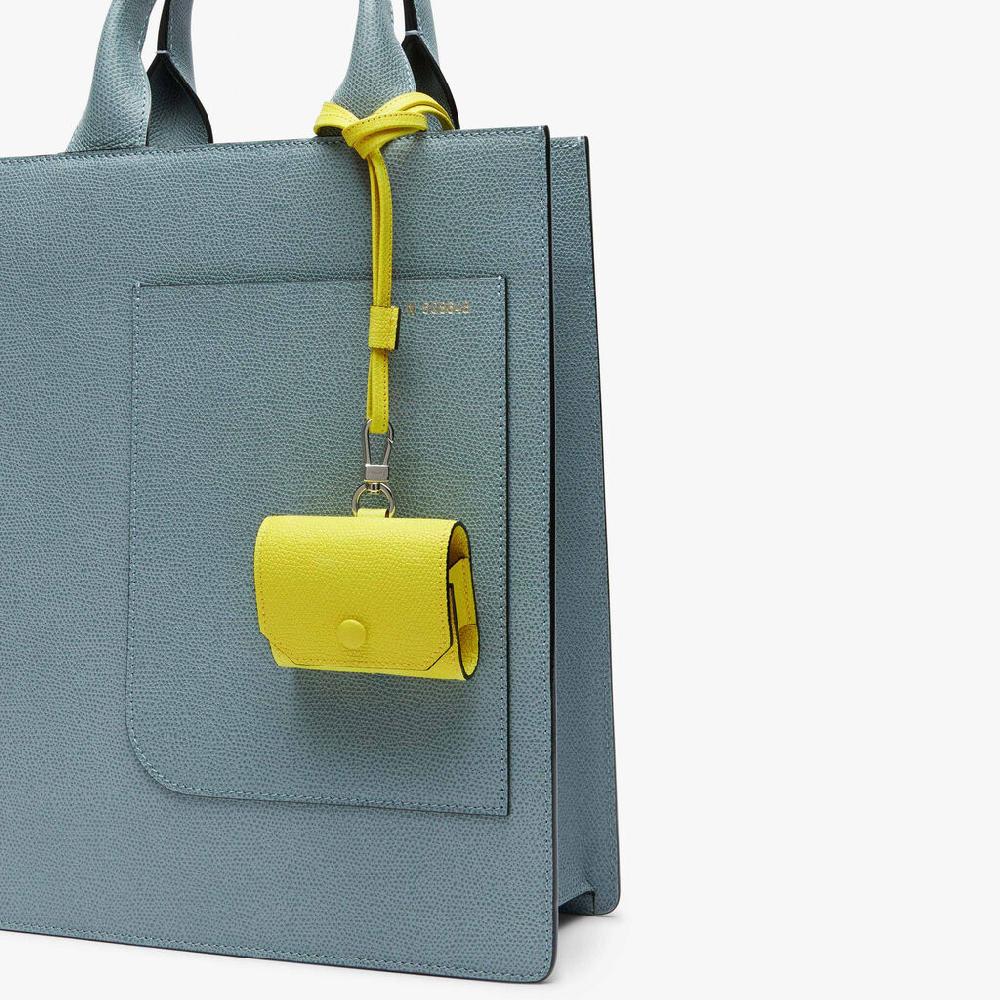 Valextra Porta Airpods Pro con Tracolla in Pelle Gialla Lime | Valextra Novità