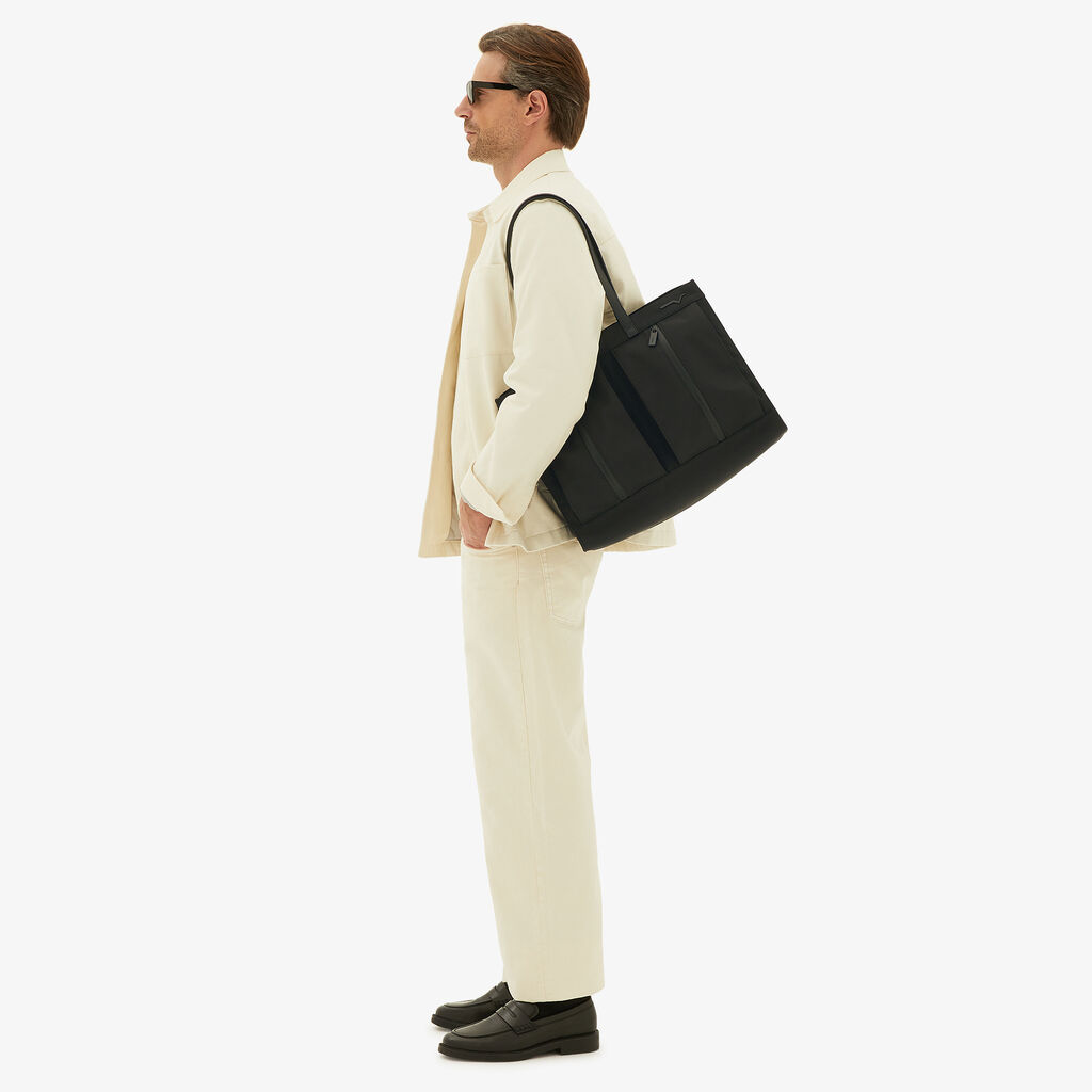 Valextra Borsa shopping in Nylon rigenerato e Pelle Nera | Valextra 2025