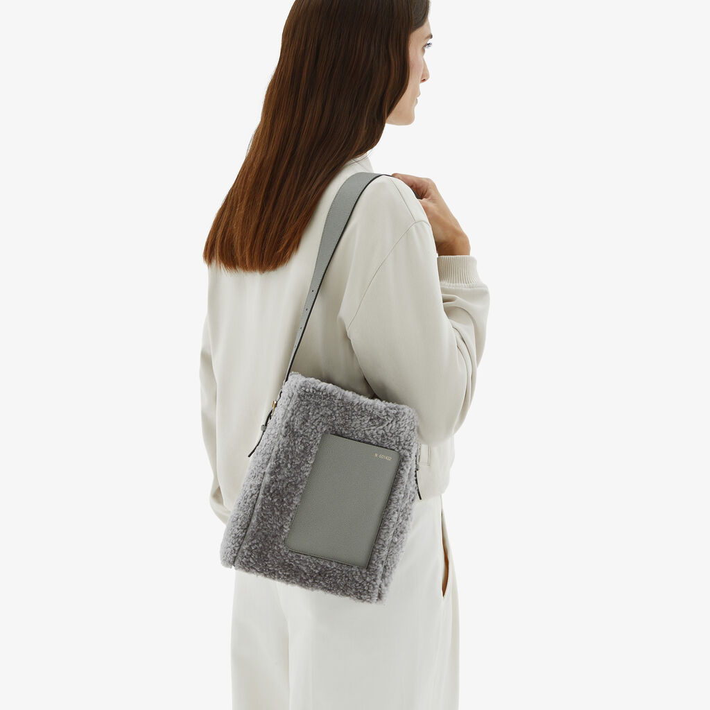 Valextra Borsa a secchiello da Donna Mini Shearling Grigia | Valextra Soft 2025