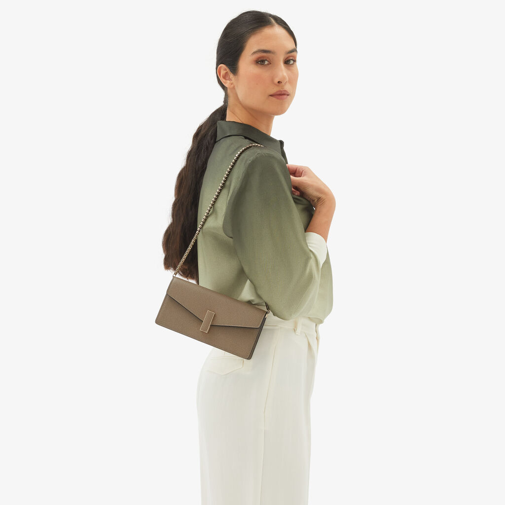 Valextra Clutch da Donna in Pelle Marrone di Lusso | Valextra Iside Offerta
